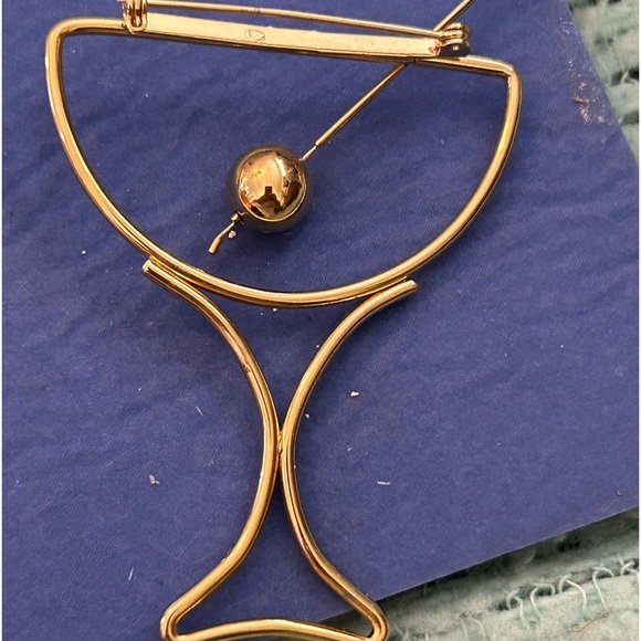 Vintage Avon Brooch - Picture 2 of 2